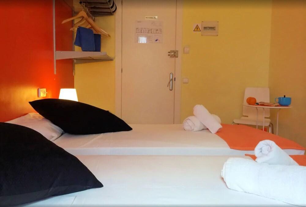 Barcelona City North Hostal Екстериор снимка