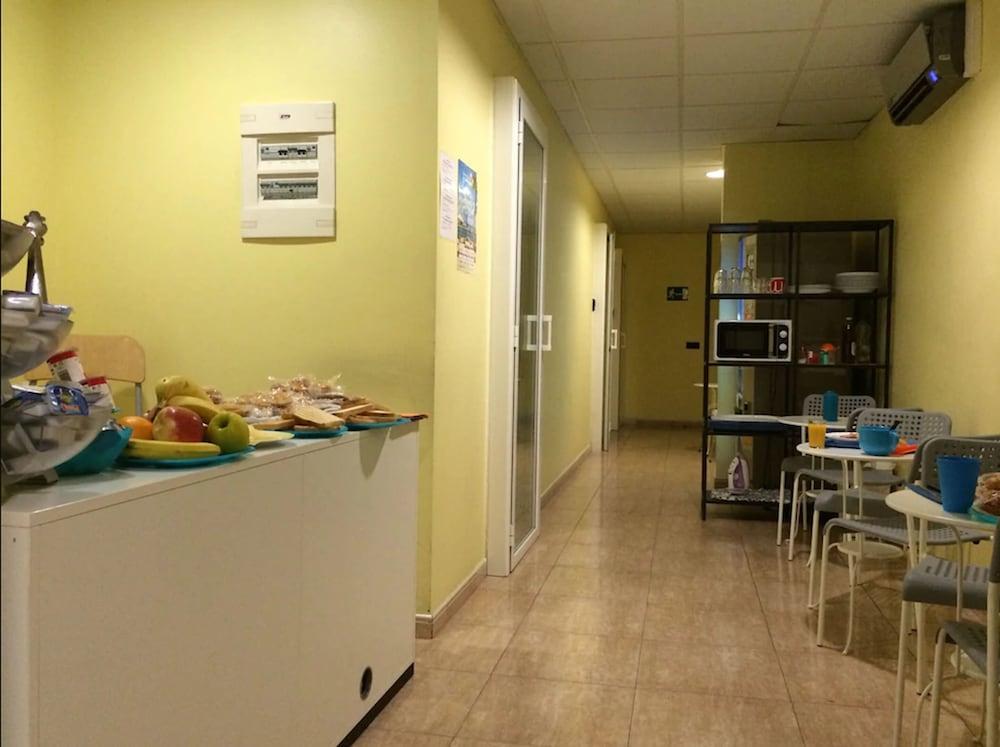 Barcelona City North Hostal Екстериор снимка