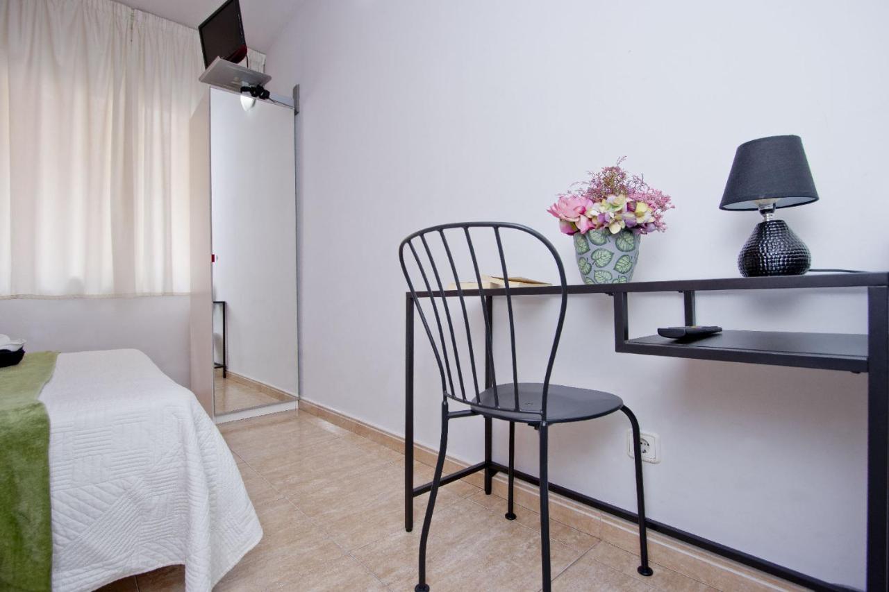 Barcelona City North Hostal Екстериор снимка