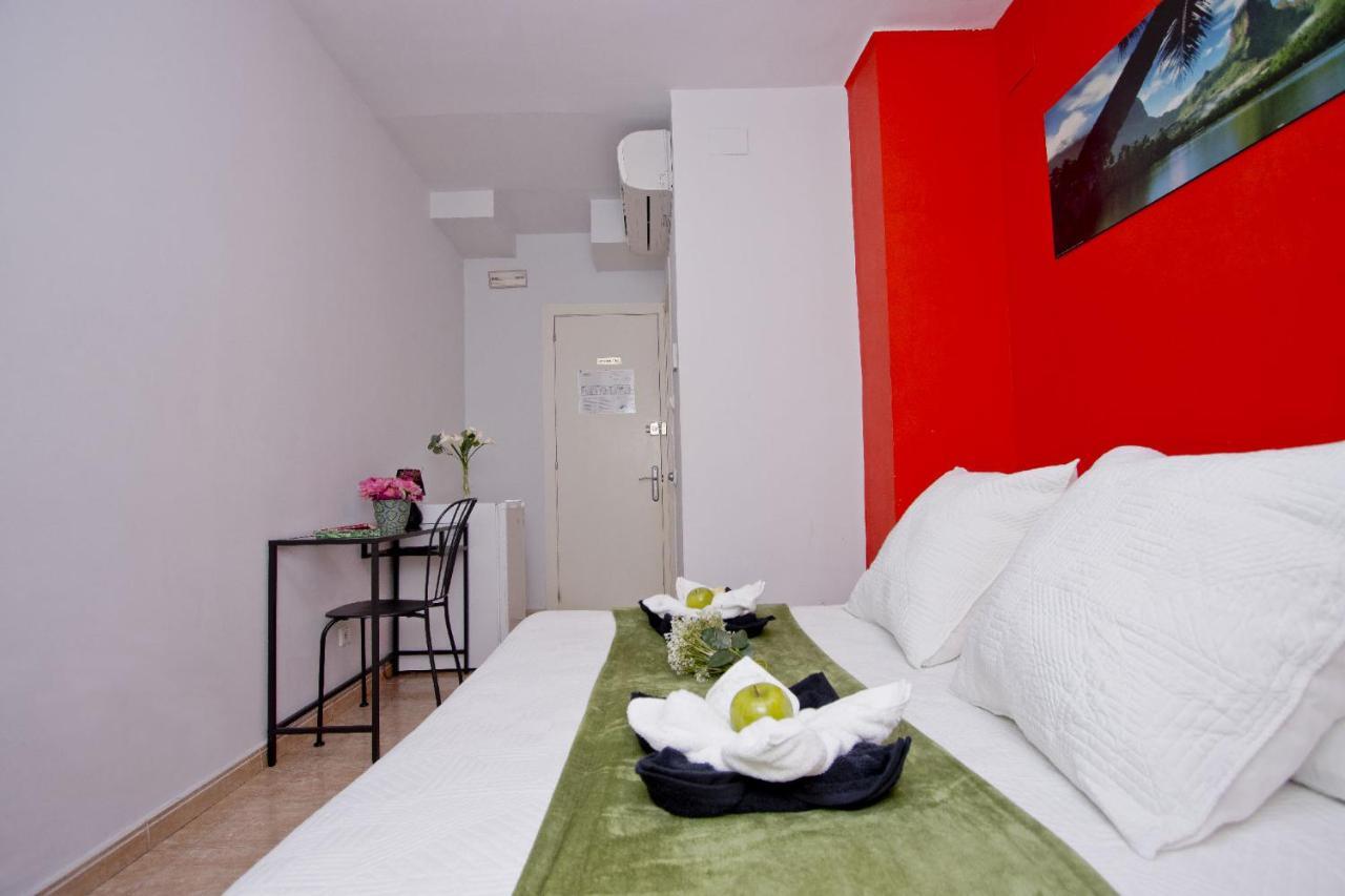 Barcelona City North Hostal Екстериор снимка