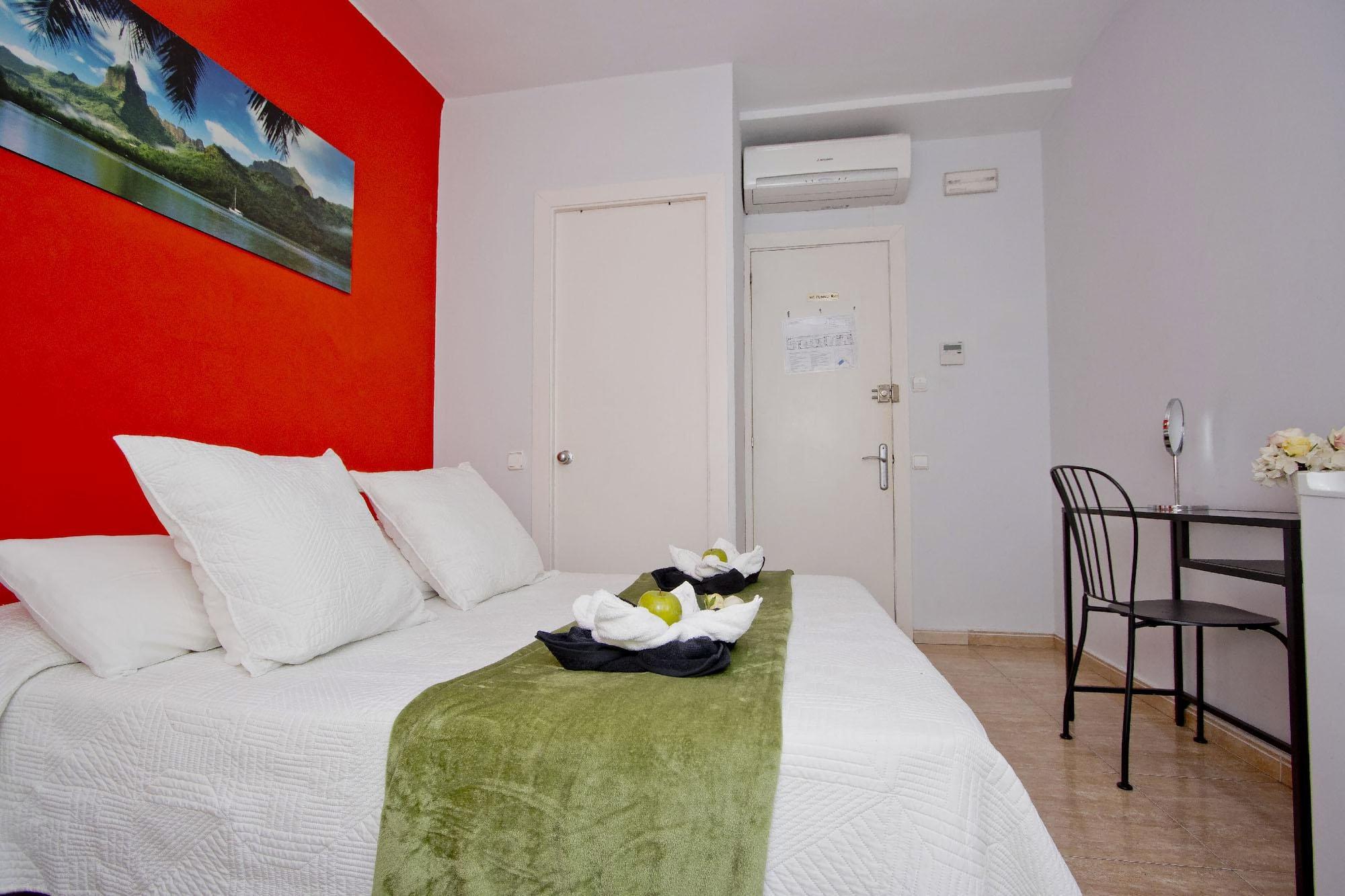 Barcelona City North Hostal Екстериор снимка