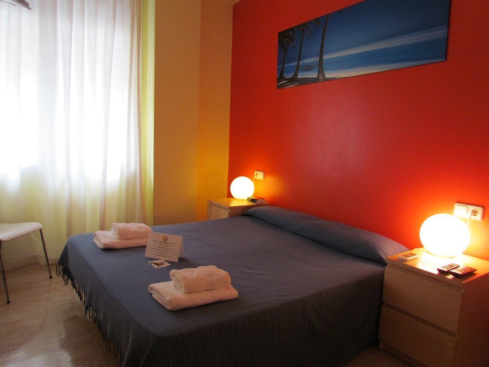 Barcelona City North Hostal Екстериор снимка